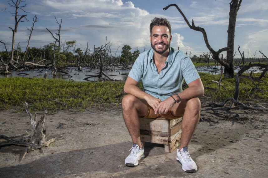 Matheus Pires em uma foto posada na divulgação do No Limite