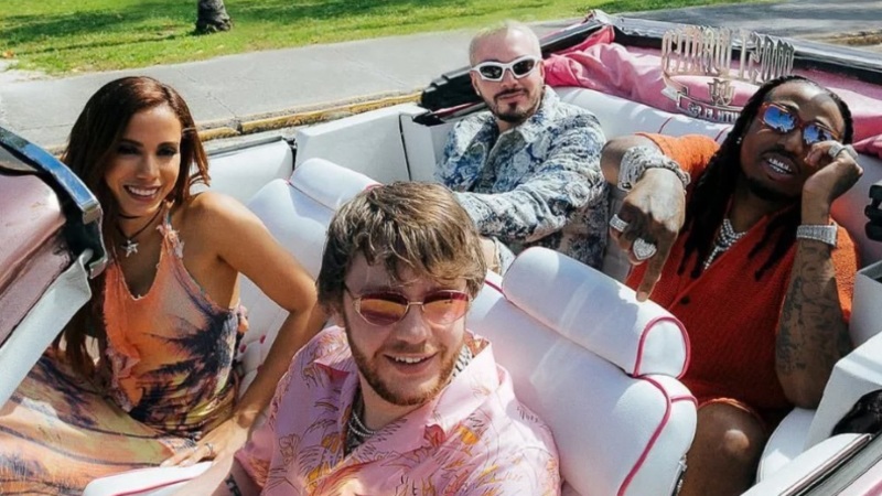 Anitta, J. Balvin, Pharrell, Murda Beatz e Quavo dentro do carro