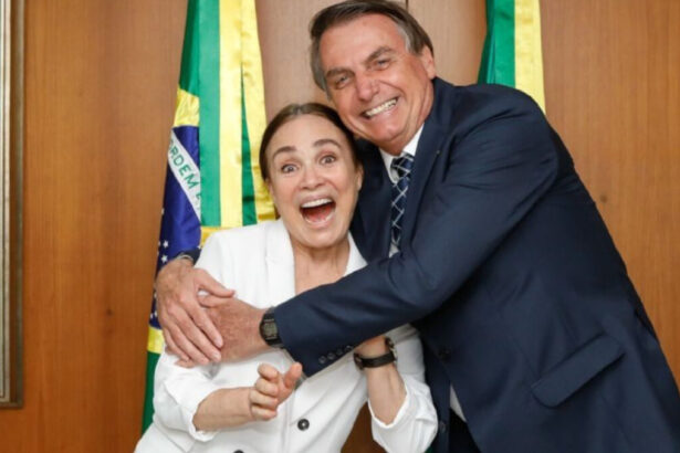 Regina Duarte e Jair Bolsonaro abraçados