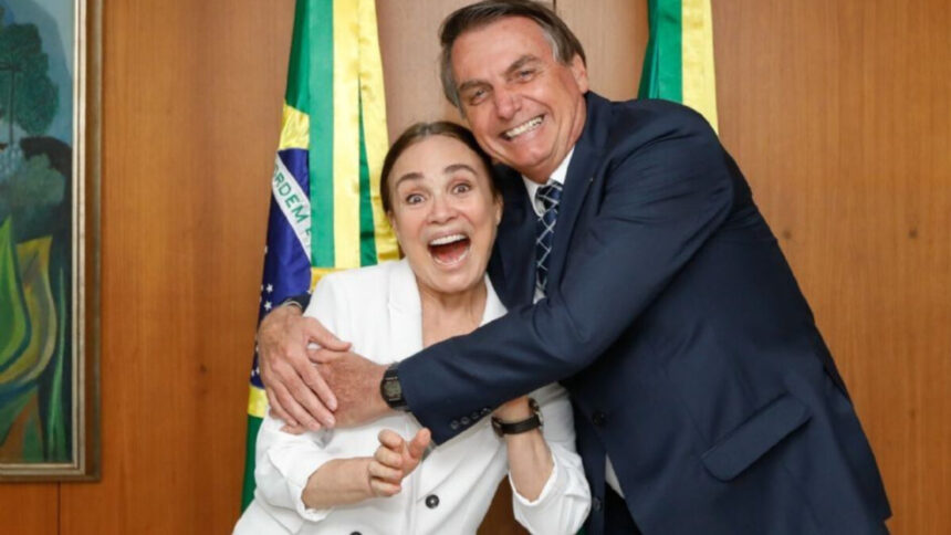 Regina Duarte e Jair Bolsonaro abraçados