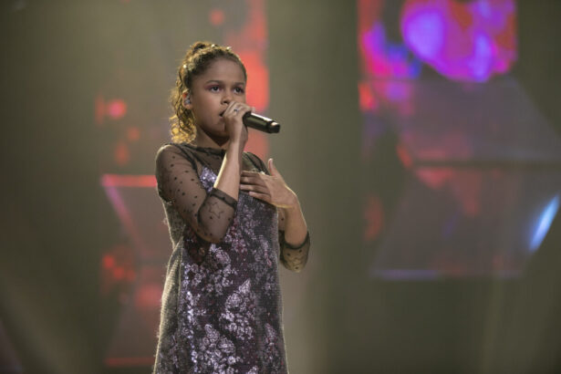 Stefany Levita em trecho de sua apresentação no Canta Comigo Teen