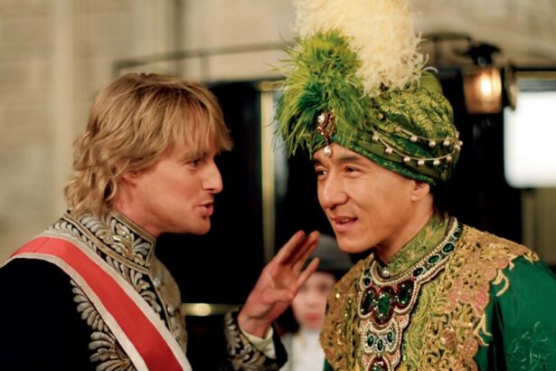 Jackie Chan e Owen Wilson em trecho do filme Bater ou Correr, exibido pela TV Globo na Sessão de Sábado