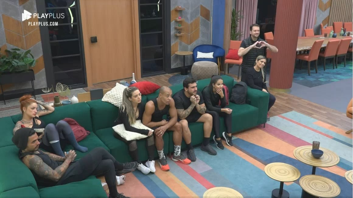 Brenda e Matheus, Karol e Mussunzinho, Hadad e Luana, Albert e Adryana conversam com Adriane Galisteu no Power Couple Brasil 6