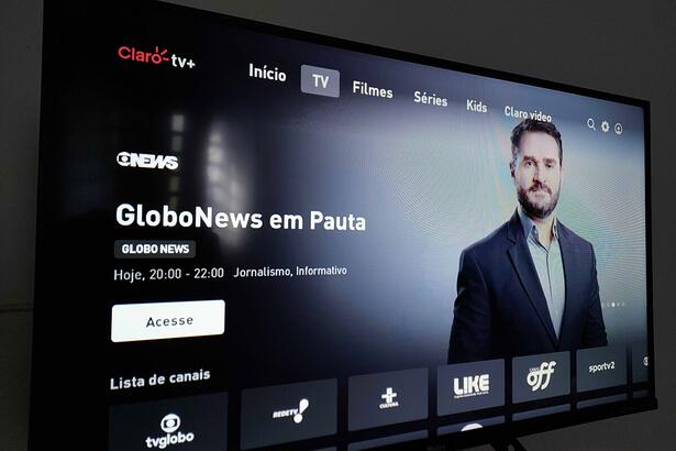 Tela inicial do aplicativo da Claro TV+ na Android TV com arte do programa GloboNews em Pauta