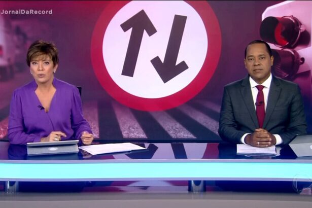 Christina Lemos e Luiz Fara Monteiro na bancada do Jornal Da Record