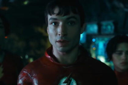 Ezra Miller vestido como Flash
