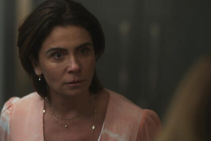 Giovanna Antonelli, como Lívia, em trecho da série Filhas de Eva