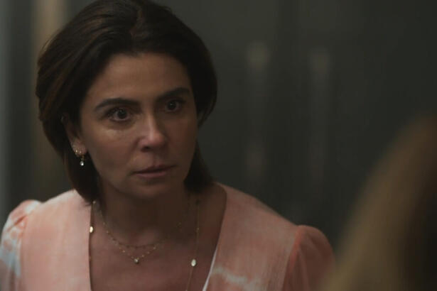 Giovanna Antonelli, como Lívia, em trecho da série Filhas de Eva