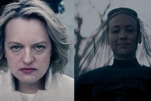 Elisabeth Moss e Yvonne Strahovski em uma montagem