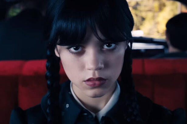 Jenna Ortega em cena de Wandinha