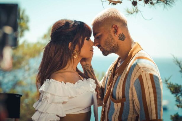 Anitta e Maluma em cena de novo clipe