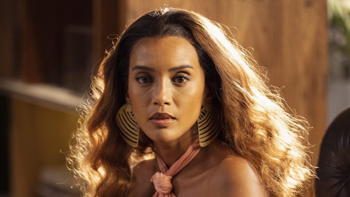 Clarice em cena de Cara e Coragem