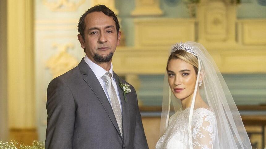 Irandhir Santos e Marcela Fetter vestidos para casarem