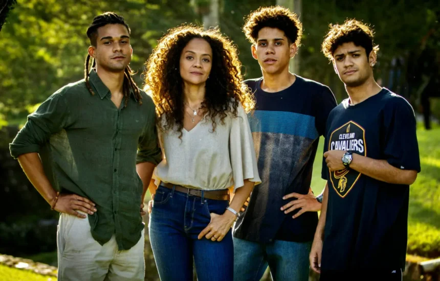 Zuleica (Aline Borges), Marcelo (Lucas Leto), Renato (Gabriel Santana) e Roberto (Caue Campos) em cena de Pantanal