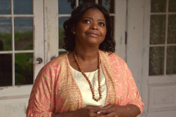 Atriz Octavia Spencer em trecho do filme A Cabana