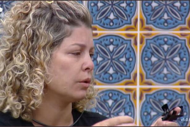 Bárbara com cara de choro em A Fazenda 14