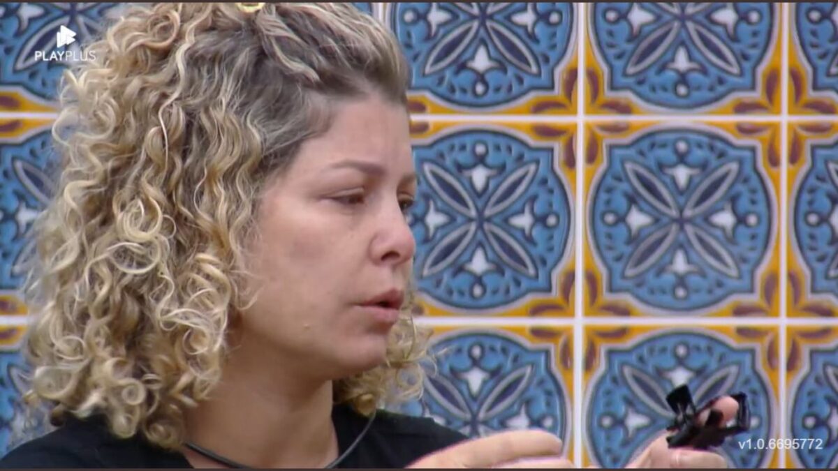 Bárbara com cara de choro em A Fazenda 14