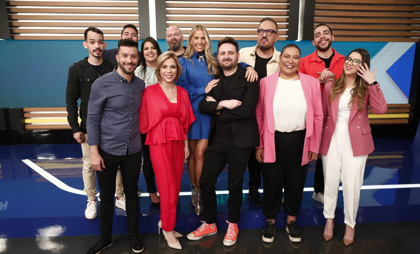 Jefferson Oliveira, do Portal Alta Definição, ao lado de Gabriel Vaquer, Chico Barney, Gilson Silveira, Keila Jimenez, Adriane Galisteu, Gabriel Perline, Rodrigo Carelli, Aline Ramos, Lucas Selfie e Bia Cioff