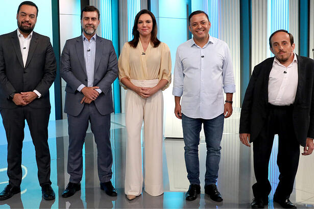 Apresentadora Ana Paula Araújo com os candidatos: Claudio Castro, Marcelo Freixo, Rodrigo Neves e Paulo Ganime