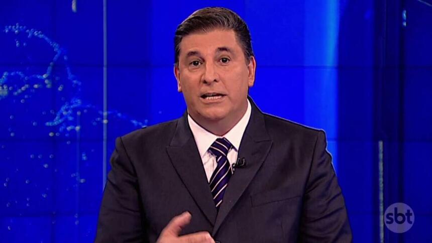 Carlos Nascimento na bancada do SBT Brasil