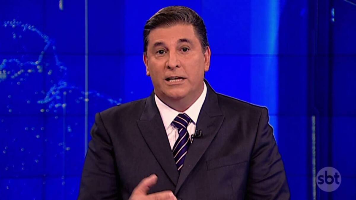 Carlos Nascimento na bancada do SBT Brasil