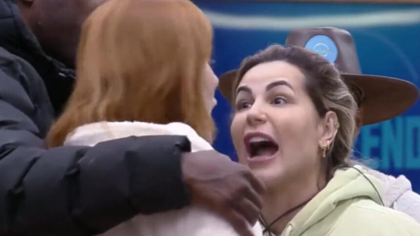 Deborah Albuquerque e Deolane Bezerra discutindo