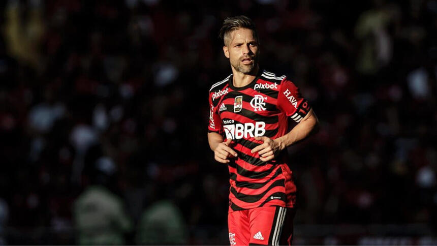 Diego Ribas em campo com a camisa do Flamengo