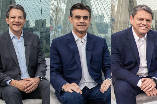 Fernando Haddad, Rodrigo Garcia e Tarcísio de Freitas, ambos sentados em uma montagem