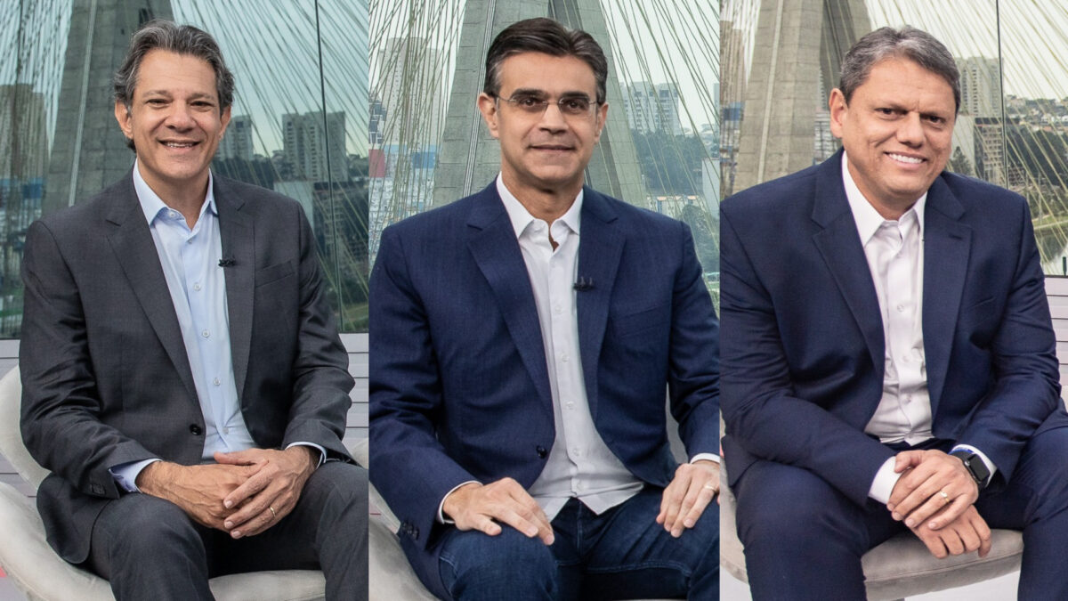 Fernando Haddad, Rodrigo Garcia e Tarcísio de Freitas, ambos sentados em uma montagem