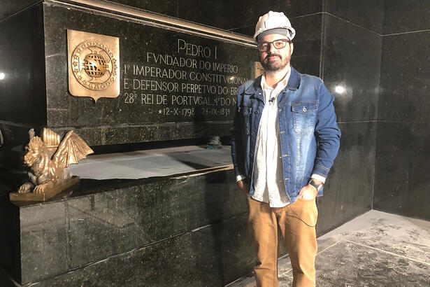 Filippo Mancuso, em foto posada nos bastidores do Globo Repórter sobre o Museu do Ipiranga