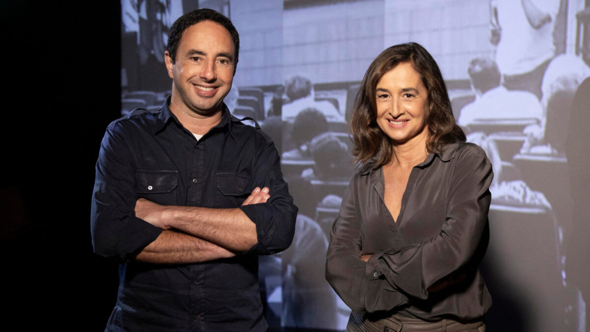 Os repórteres Pedro Bassan e Graziela Azevedo durante gravação da série 'Brasil em Constituição' do Jornal Nacional