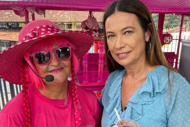 Pink do Caldinho ao lado da repórter Beatriz Castro em trecho do Globo Repórter