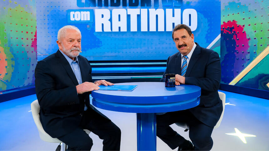 Lula ao lado de Ratinho, em trecho do Candidatos com Ratinho