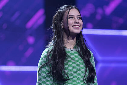 Candidata Manuela Macedo no palco do Canta Comigo Teen 3