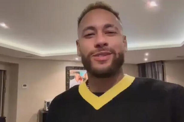 Neymar sorrindo