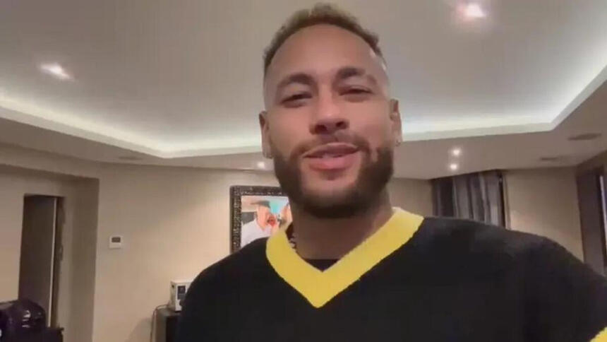 Neymar sorrindo