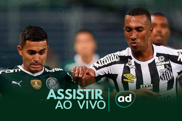 Jogadores Dudu e Lucas Braga disputando bola, em clássico Palmeiras e Santos