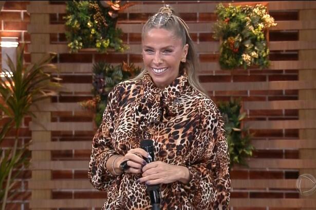 Adriane Galisteu de animal print para a 1ª Prova do Fazendeiro de A Fazenda 14