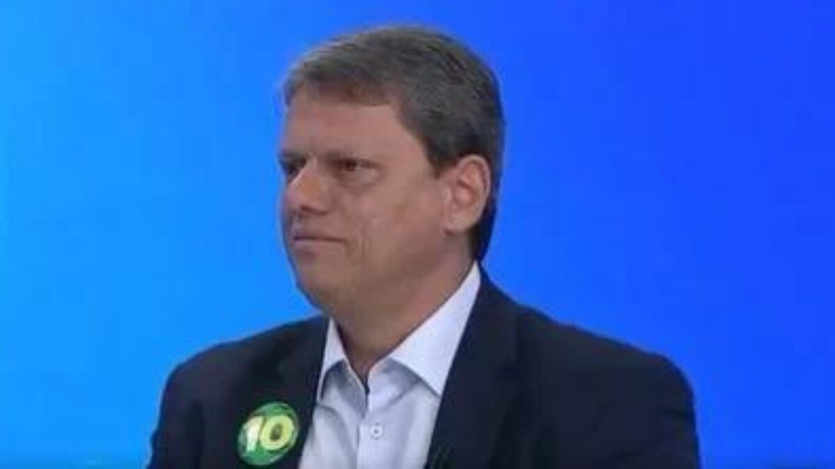 Tarcísio Freitas nos estúdios da Rede Vanguarda