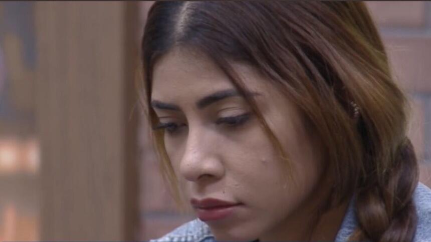 Ingrid com cara de choro.