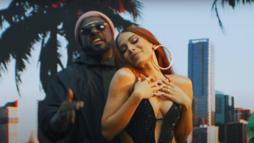 Will.i.am e Anitta abraçados