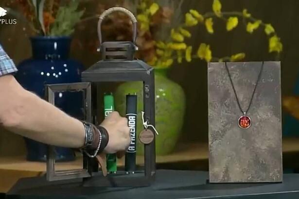 Lampião com os poderes da chama verde e preto
