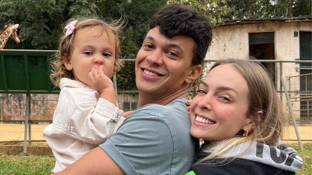 Foto: Filha de Tata Estaniecki e Júlio Cocielo, Beatriz, de 7 meses, não  economizou nos risos ao posar com a mãe - Purepeople