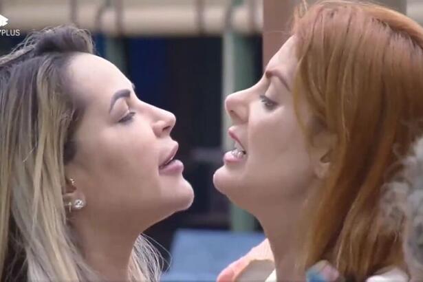 Deborah e Deolane frente a frente