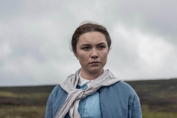 Florence Pugh em cena de O Milagre