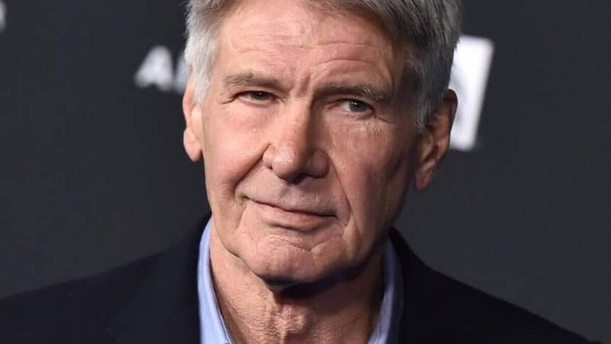 Harrison Ford de terno preto