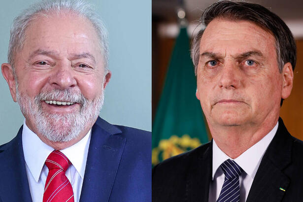 Montagem Lula de blazer azul gravata vermelha sorrindo; Bolsonaro de palitó preto e gravata azul escuro com semblante sério