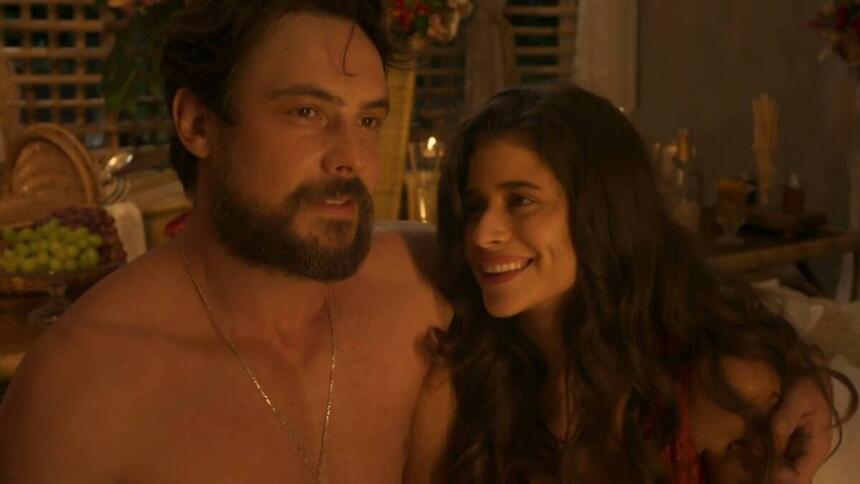 Sergio Guizé (José) e Isadora Cruz (Candoca) em trecho da novela Mar do Sertão