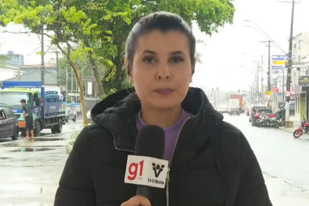 Nina barbosa emocionada durante entrava ao vivo na rua na TV Tribuna