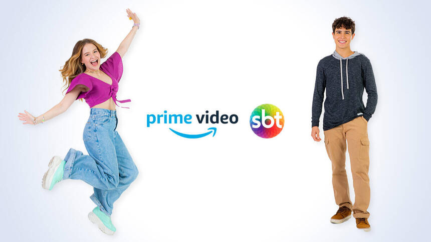 Igor Jassen e Sophia Valverde, em arte ao lado dos logos do prime video e do SBT